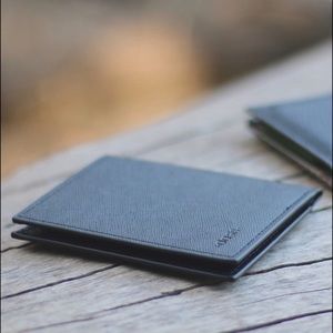 Men dash wallet